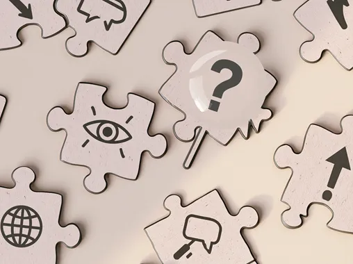 Puzzleteile mit Fragezeichen, Auge, Pfeil, Sprechblase, ec.